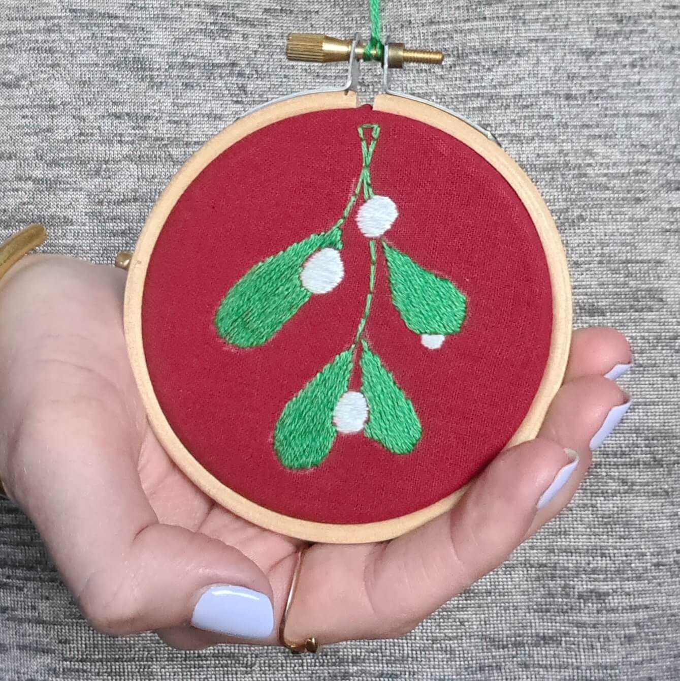 Paraffle Kits for Beginners Christmas Bauble Embroidery Kit - Mistletoe